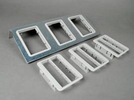 LEGRAND-WIREMOLD AC10105 PLATE WITH 3-ORT